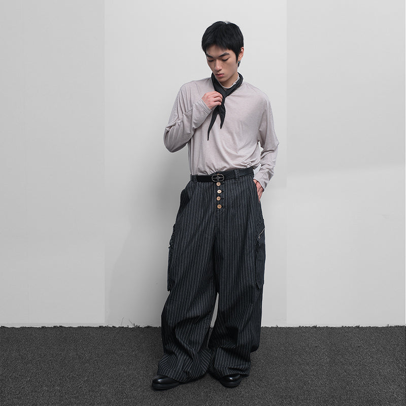 Rolled-edge stand-up collar sweater in merino wool in black and grey. Comfortable top.
