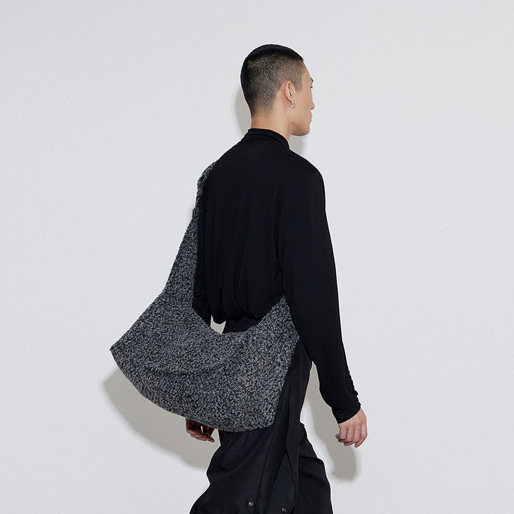 Minimalist Wool Textured Crossbody Bag for Daily Commute (Versatile Style)