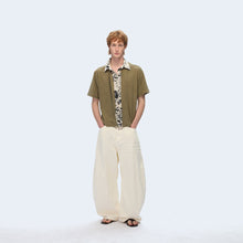 Load image into Gallery viewer, Wide-leg scimitar jeans with 3D whisker embroidery
