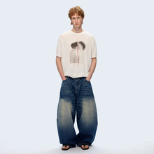 Lade das Bild in den Galerie-Viewer, Dividing line portrait hole print combed cotton soft wax short-sleeved T-shirt
