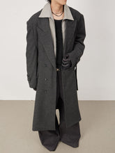 Load image into Gallery viewer, Loose-fitting wool coat with padded shoulders
